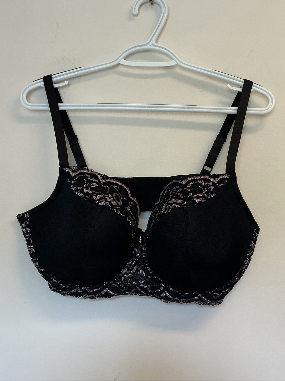 smart & sexy Black 40DD Wired Bra with Pink Lace Accents